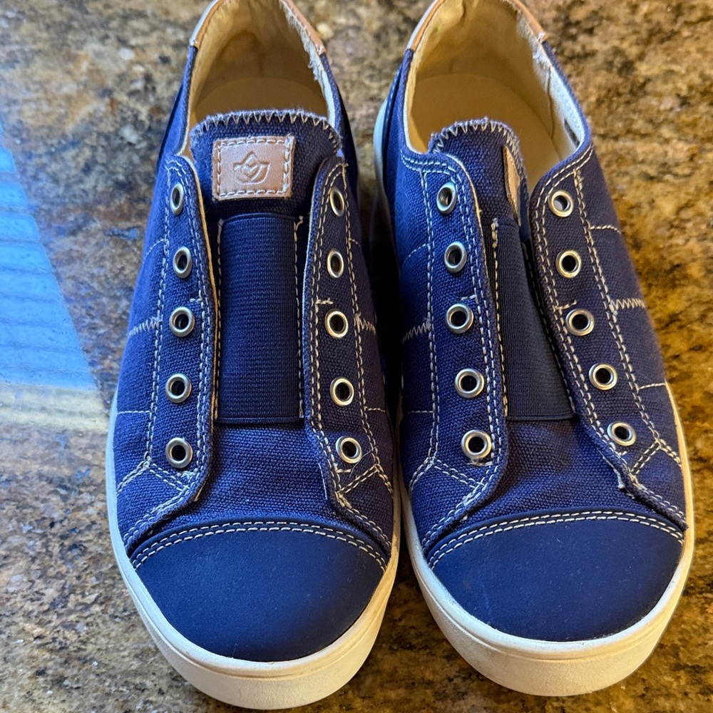 Blue spenco shoes for women